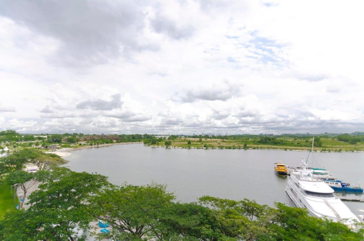 Lux 3Br Suite Puteri Harbour Near Legoland & Hello Kitty Nusajaya  Exterior photo